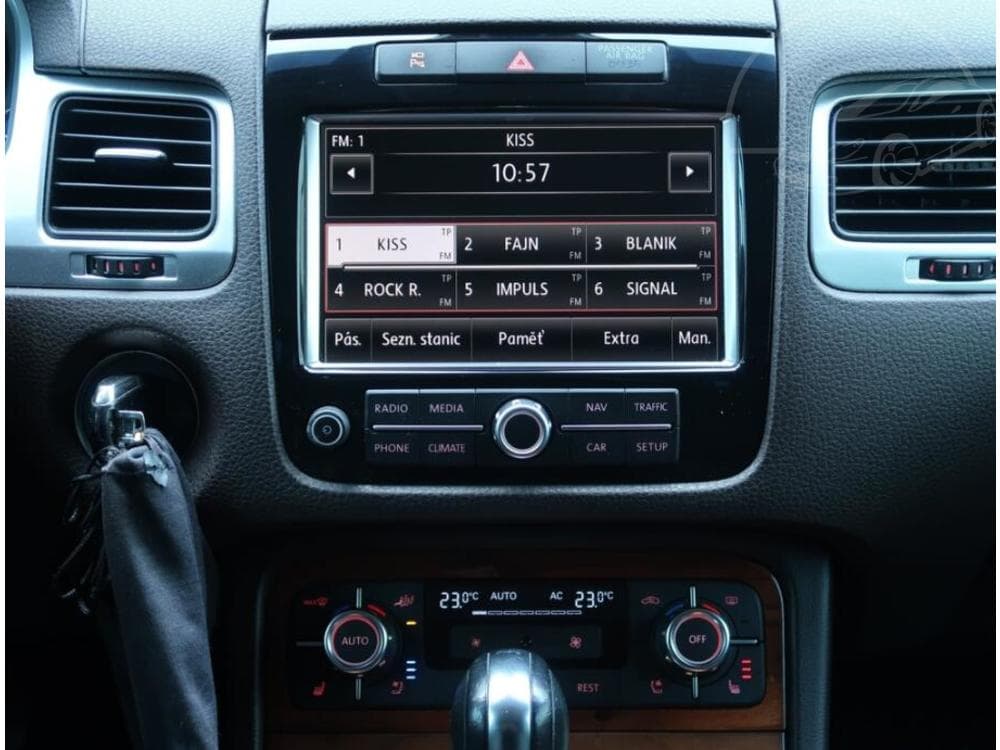 2010 Volkswagen TOUAREG - 23