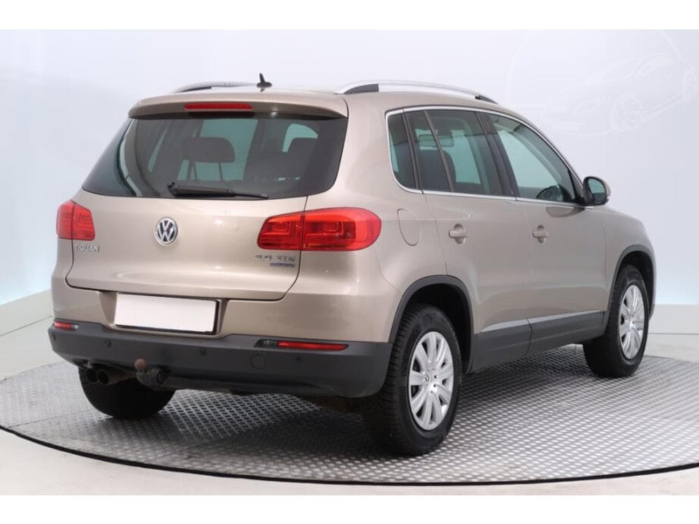2012 Volkswagen TIGUAN - 9