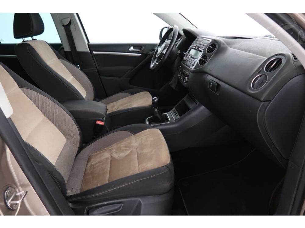 2012 Volkswagen TIGUAN - 17