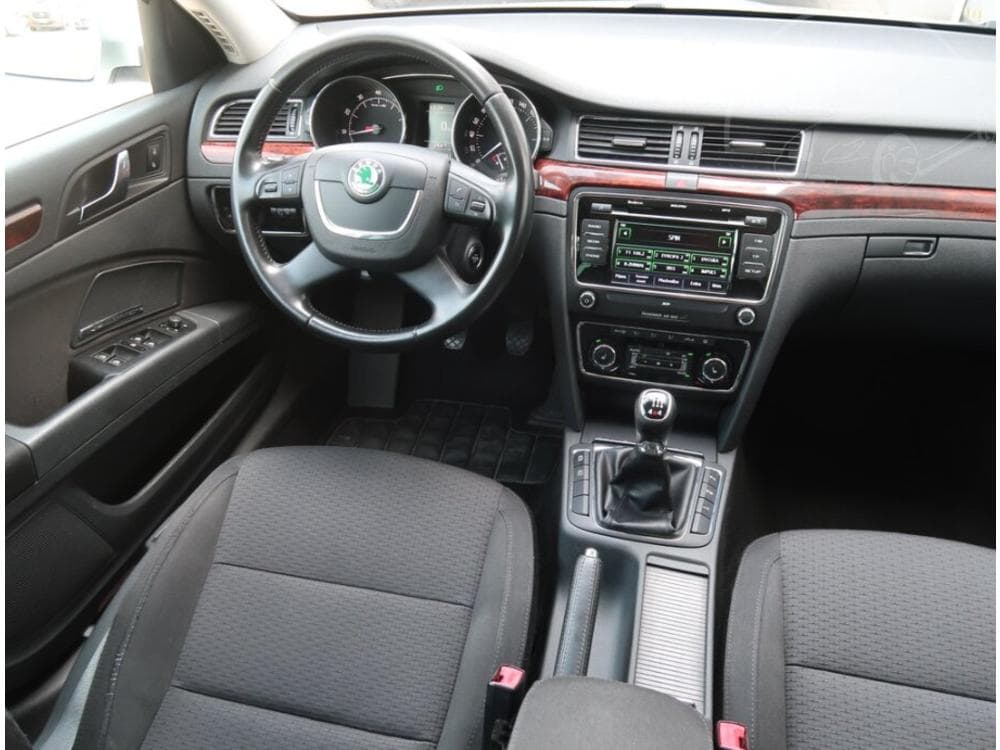 2013 Škoda SUPERB - 13