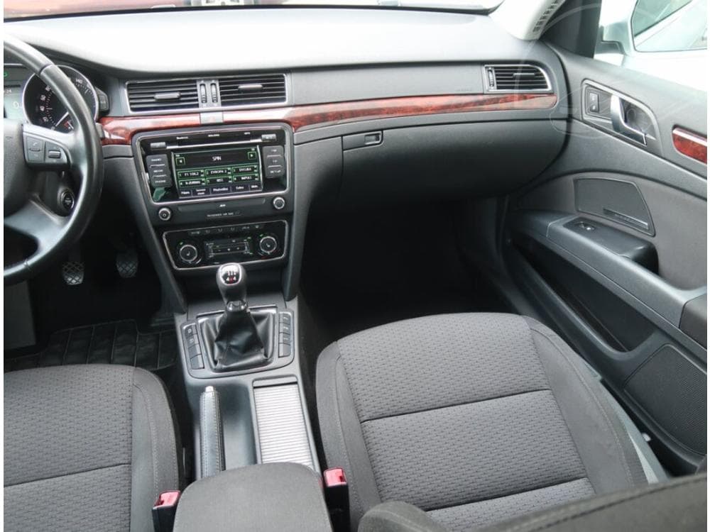 2013 Škoda SUPERB - 15