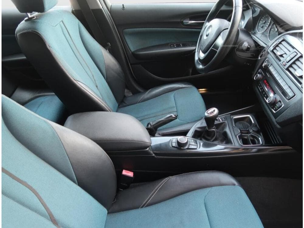 2011 BMW 1-SERIES - 17