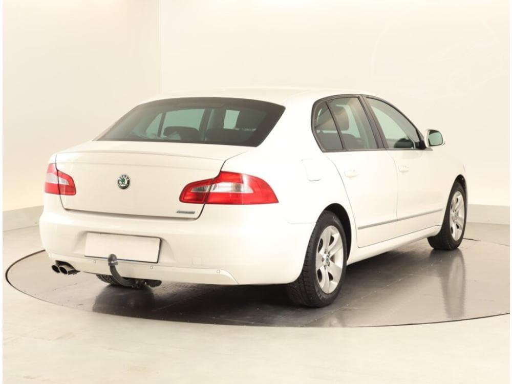 2011 Škoda SUPERB - 9