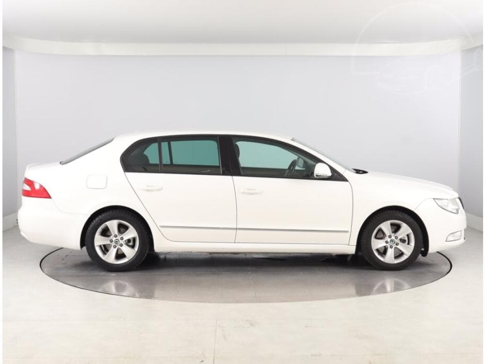 2011 Škoda SUPERB - 11