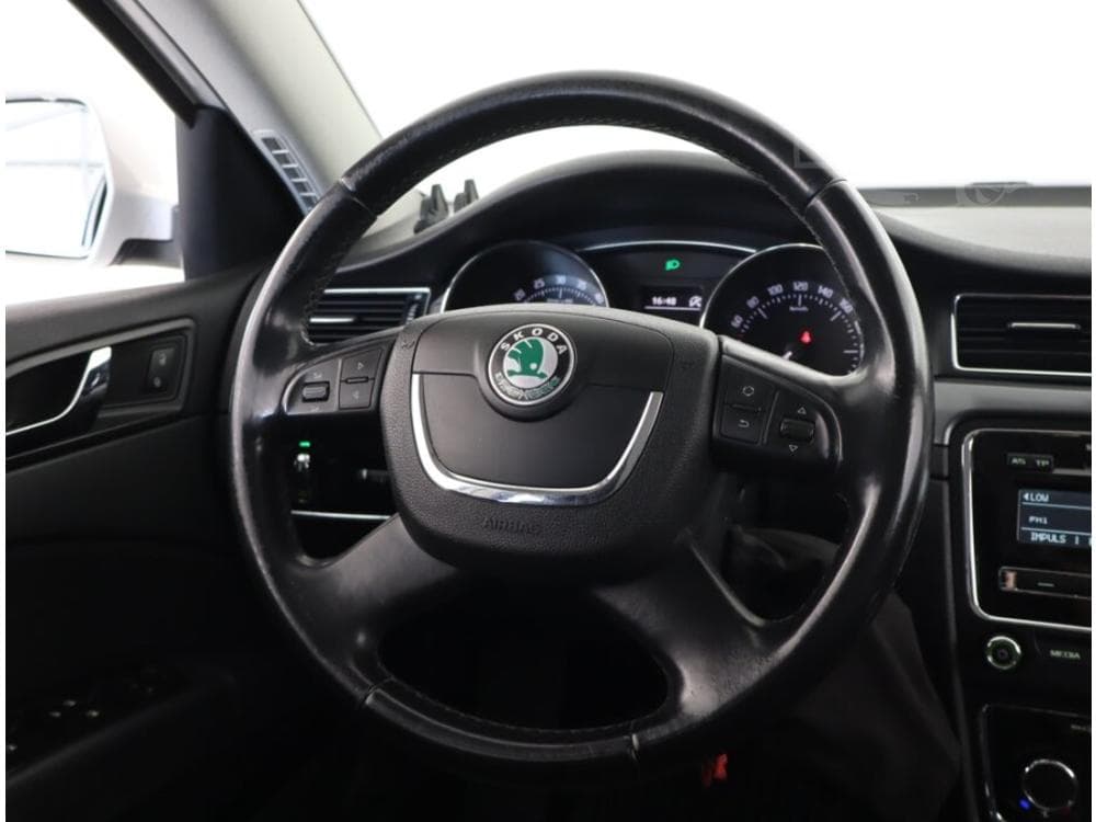2011 Škoda SUPERB - 27