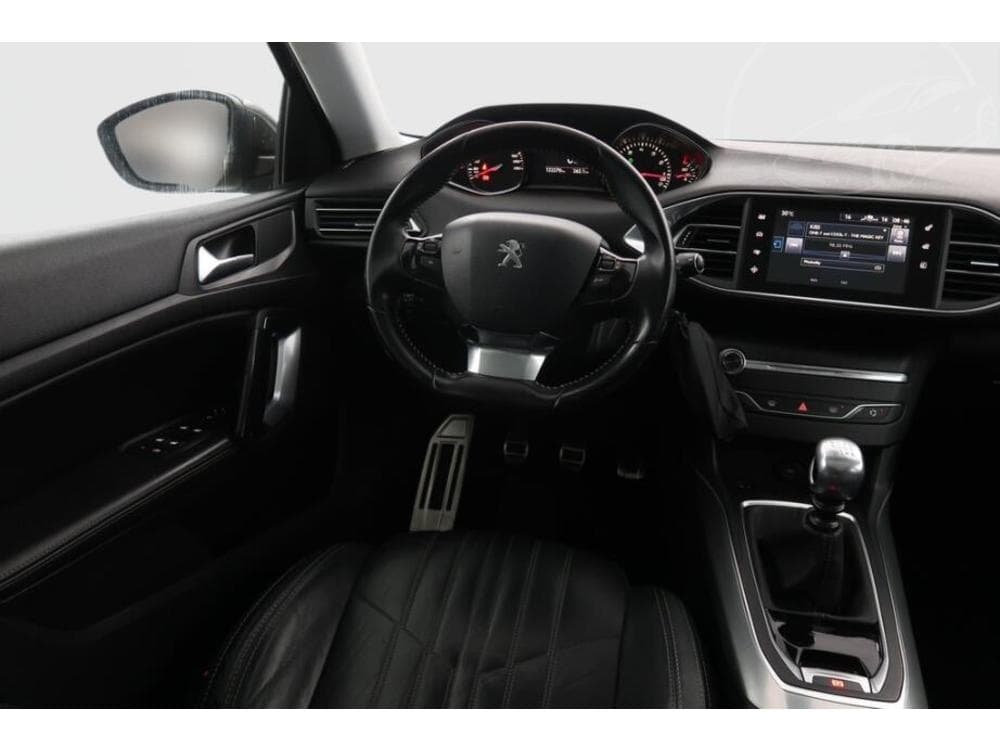 2015 Peugeot 308 - 13