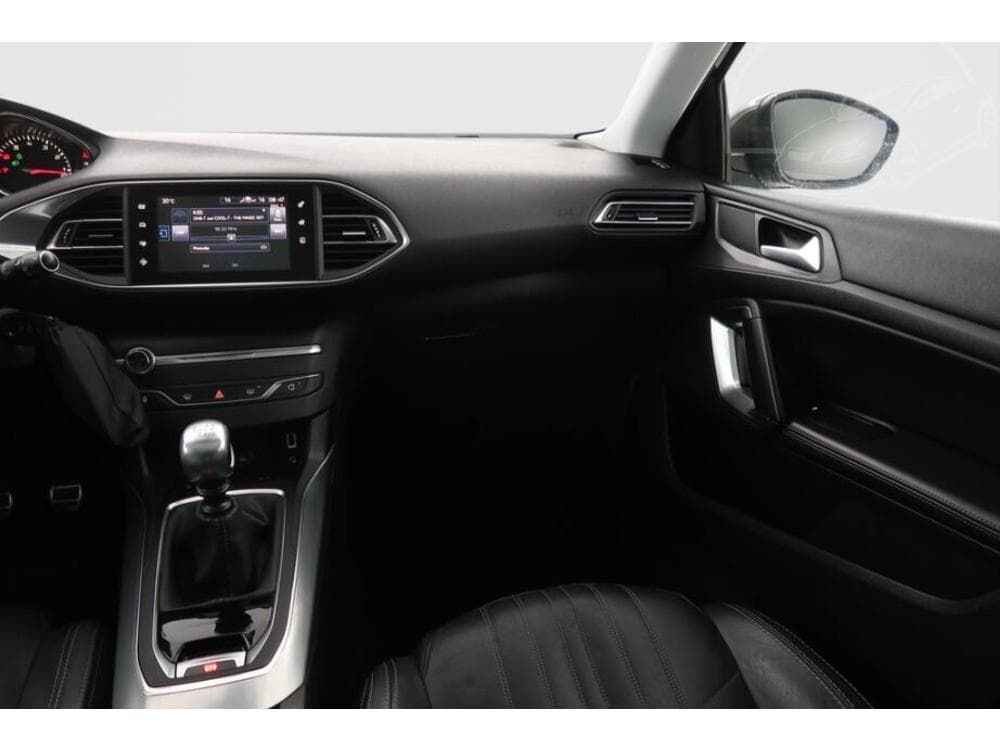 2015 Peugeot 308 - 15