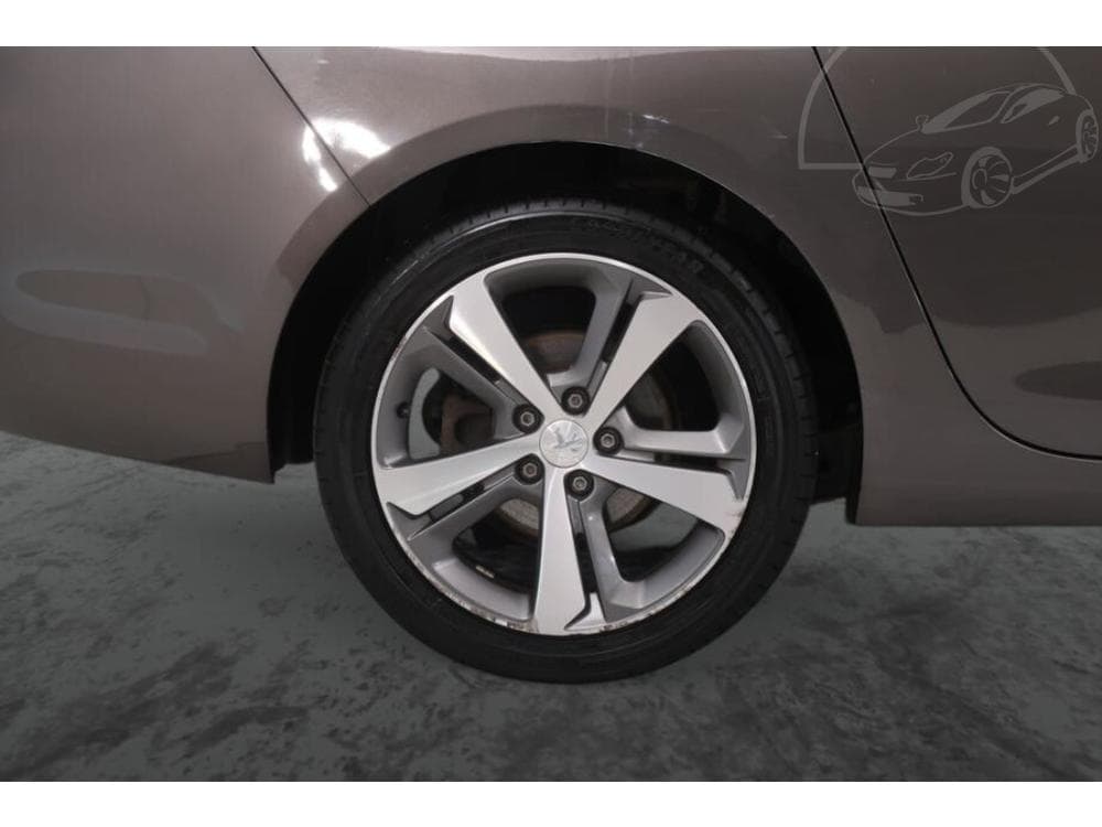 2015 Peugeot 308 - 29