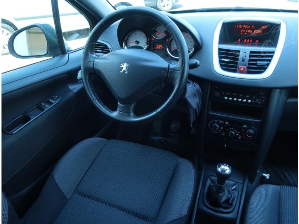 2011 Peugeot 207 - 13