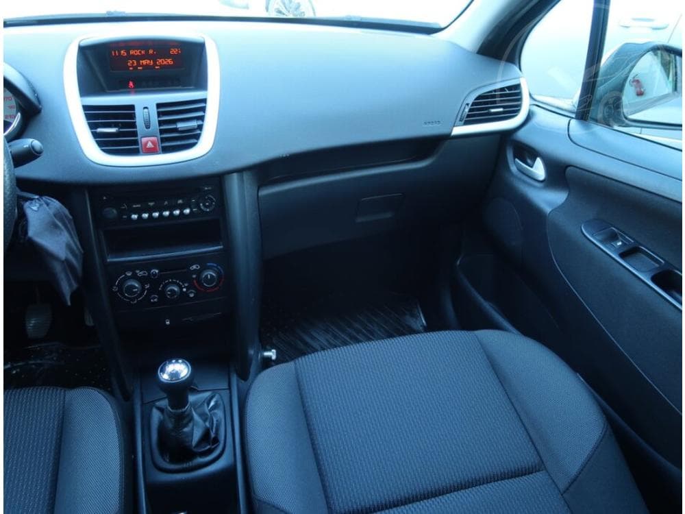 2011 Peugeot 207 - 15