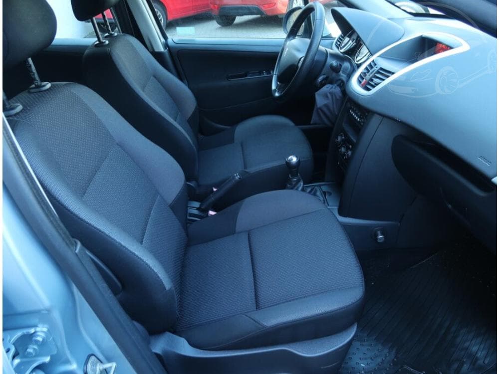 2011 Peugeot 207 - 17