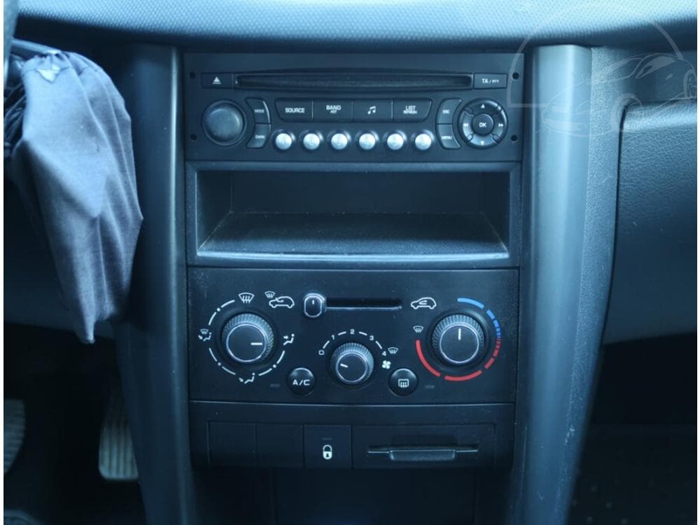 2011 Peugeot 207 - 23