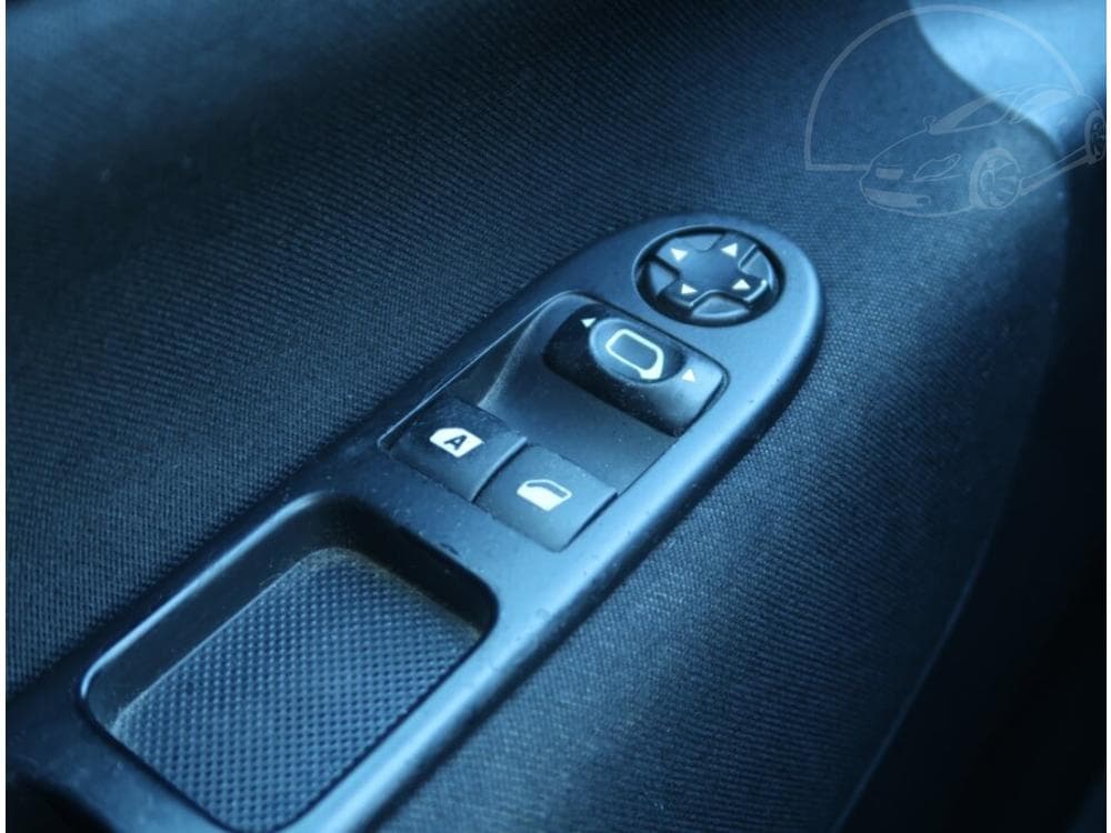 2011 Peugeot 207 - 27