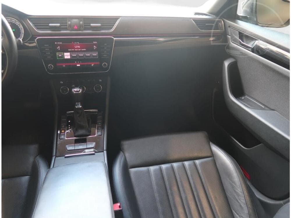 2018 Škoda SUPERB - 8