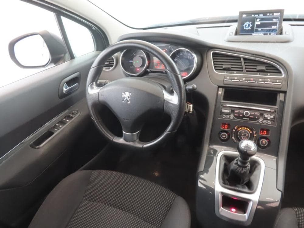 2015 Peugeot 5008 - 13