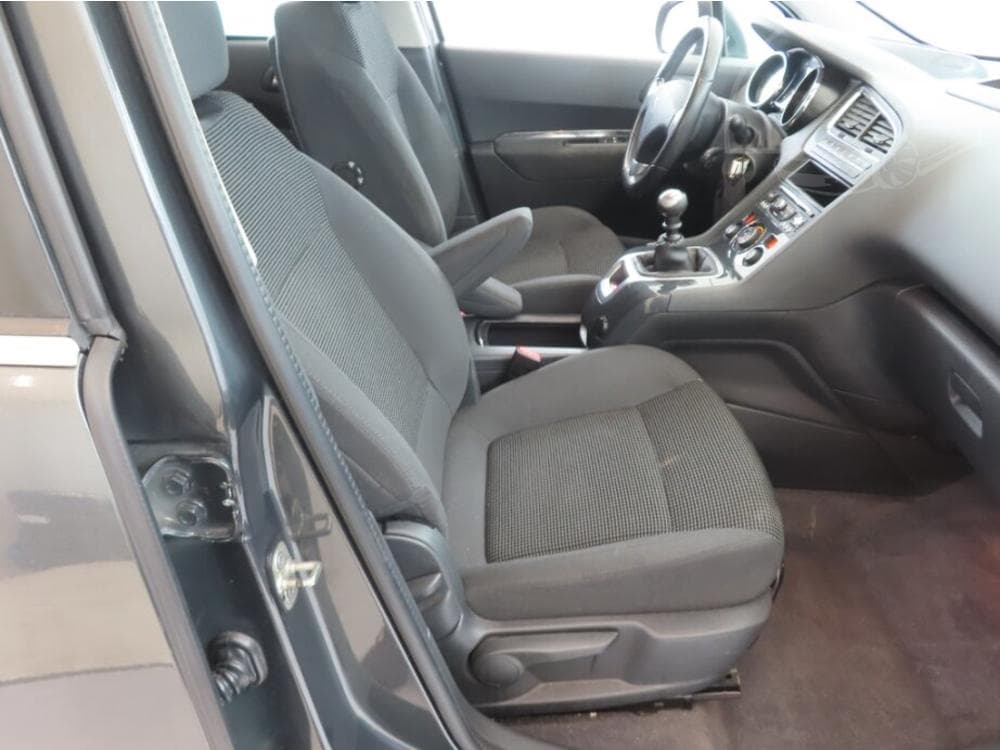 2015 Peugeot 5008 - 17