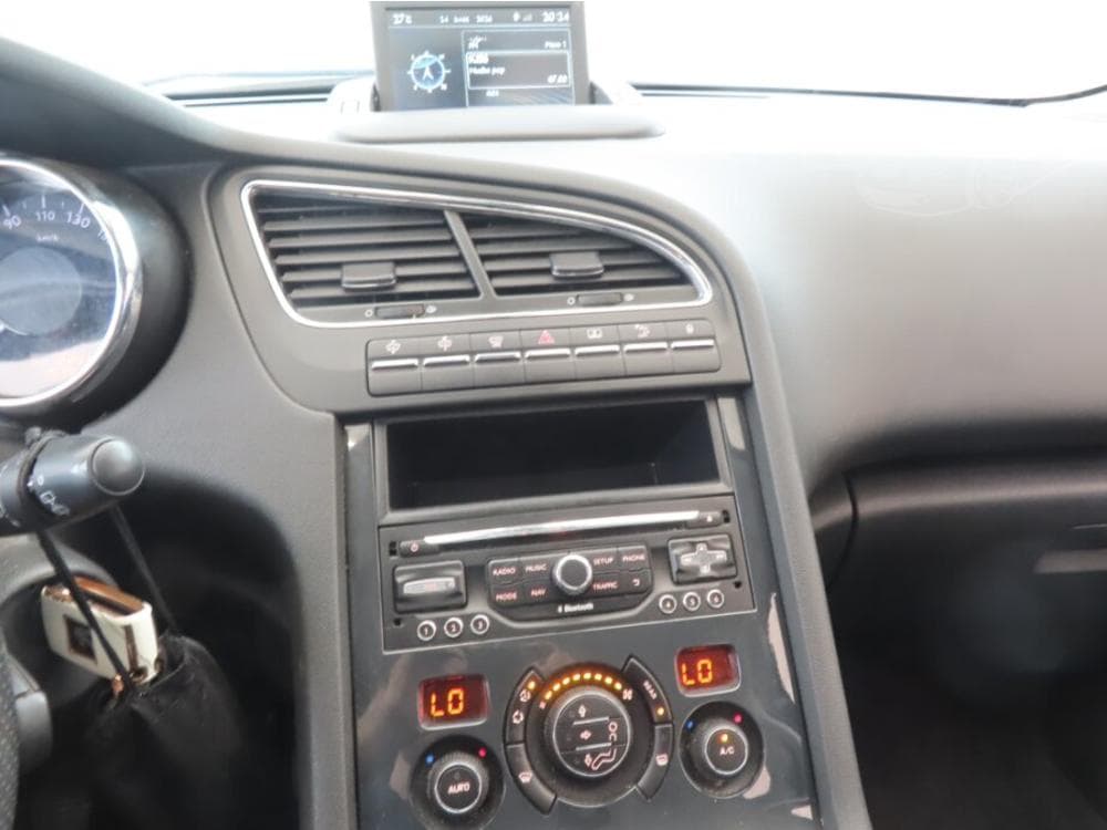 2015 Peugeot 5008 - 23