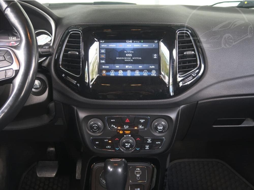 2018 Jeep COMPASS - 12