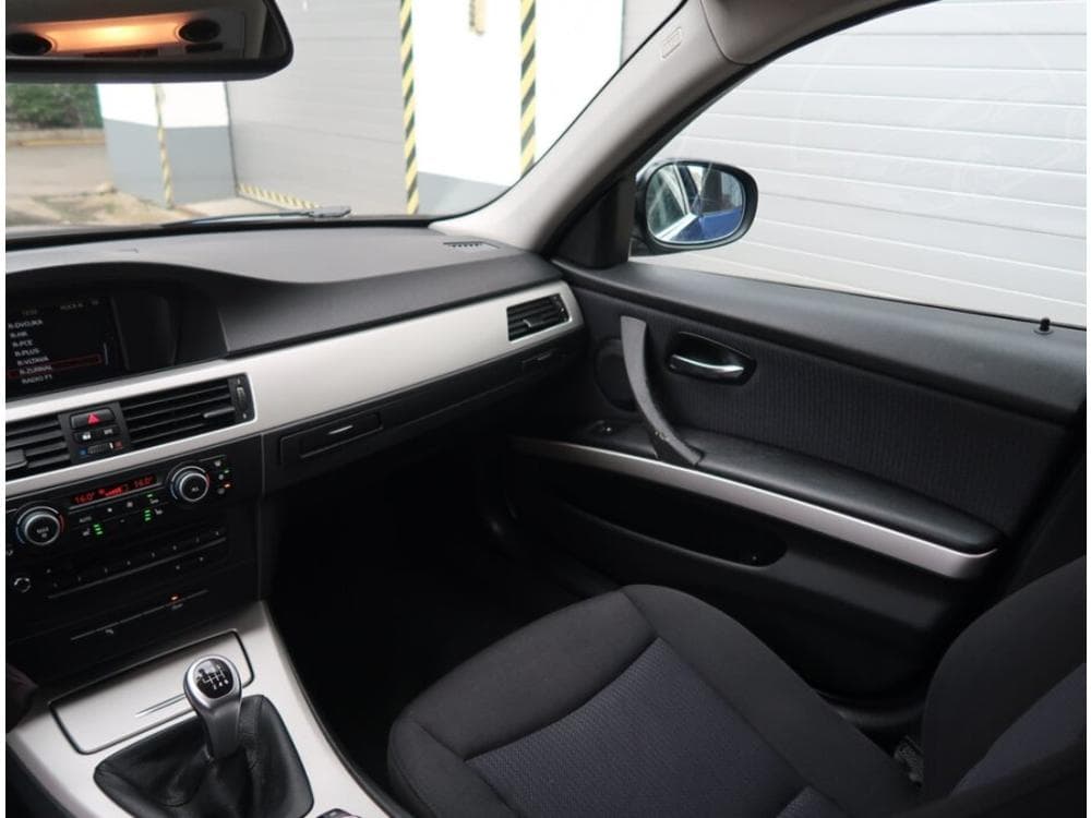 2010 BMW 3-SERIES - 15