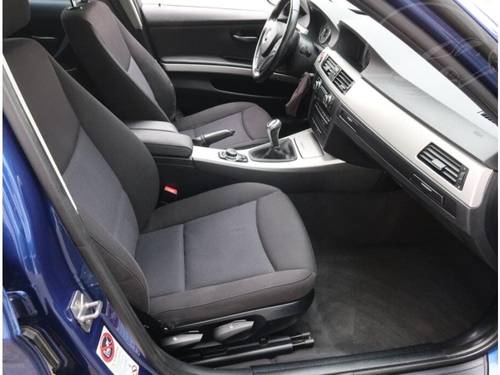 2010 BMW 3-SERIES - 17