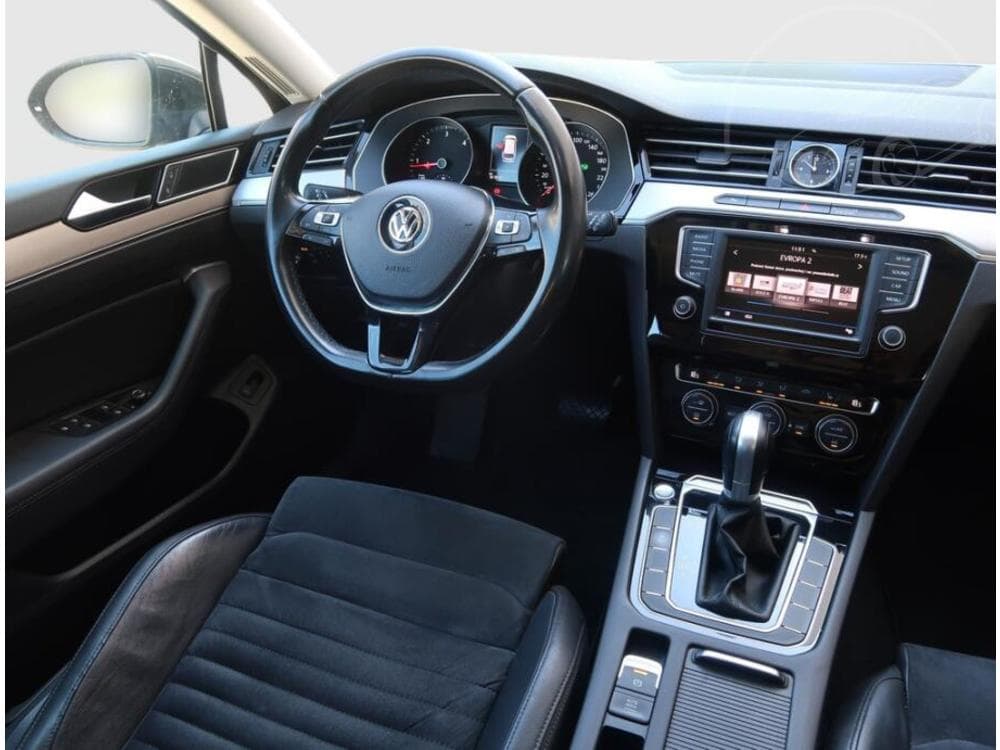 2017 Volkswagen PASSAT - 7
