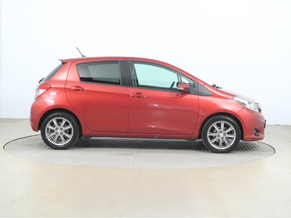 2012 Toyota YARIS - 6
