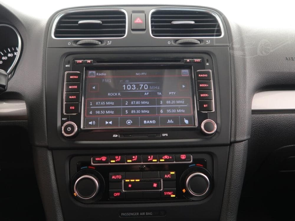 2013 Volkswagen GOLF - 23