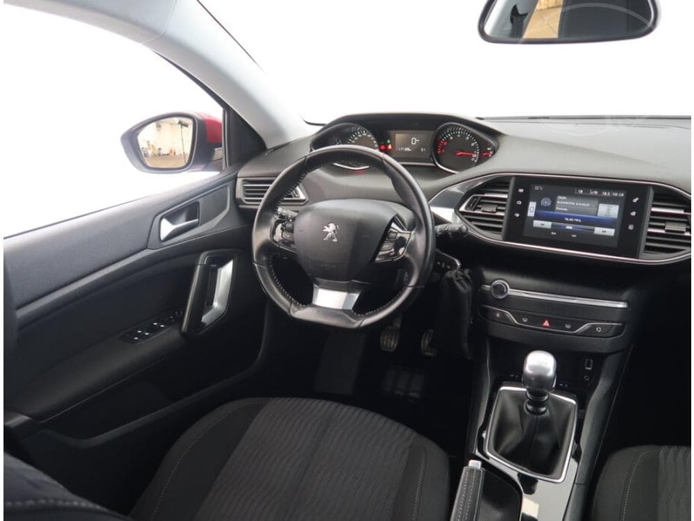 2015 Peugeot 308 - 13