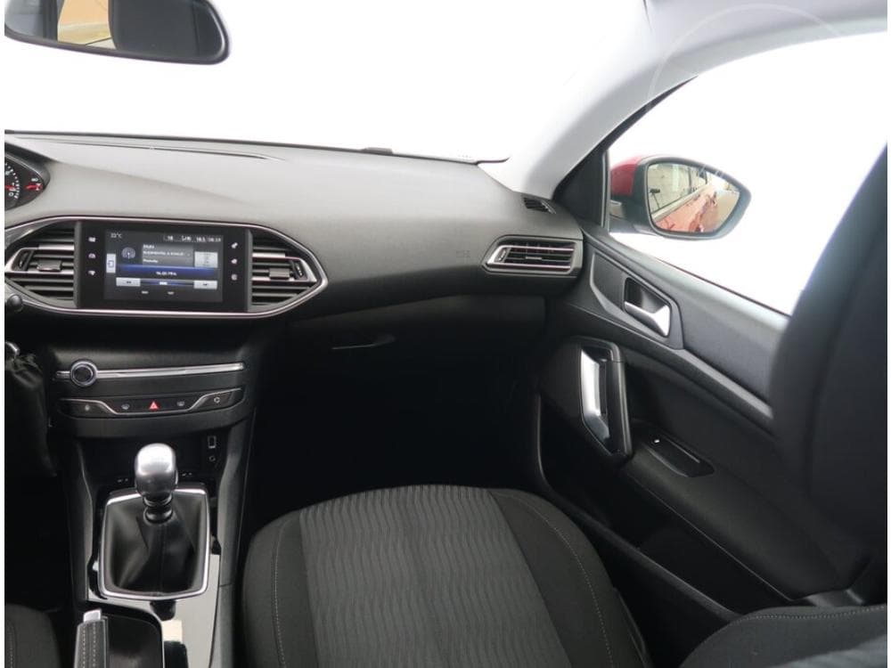 2015 Peugeot 308 - 15
