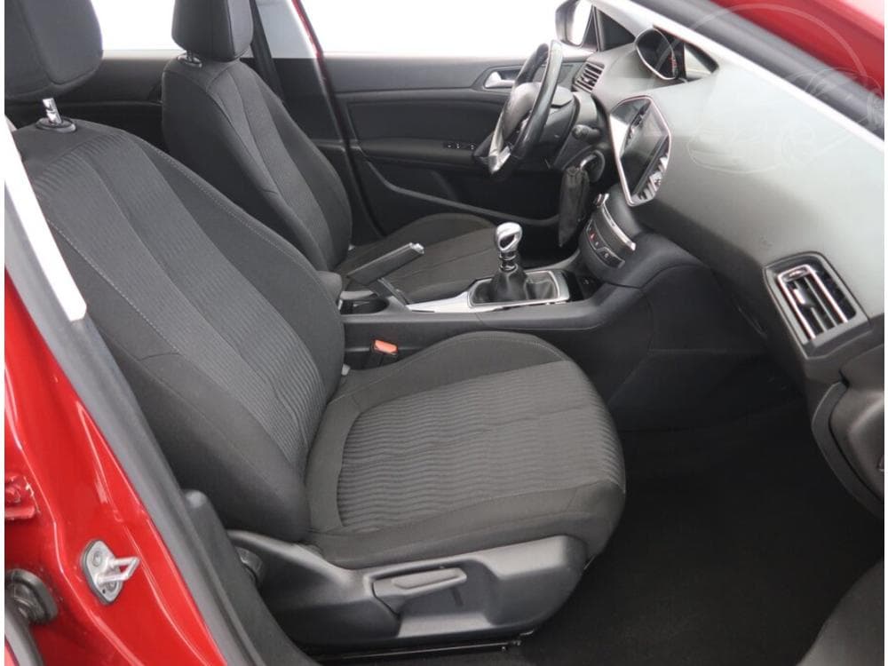 2015 Peugeot 308 - 17