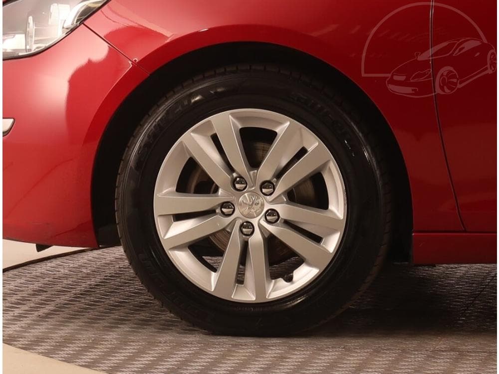 2015 Peugeot 308 - 27