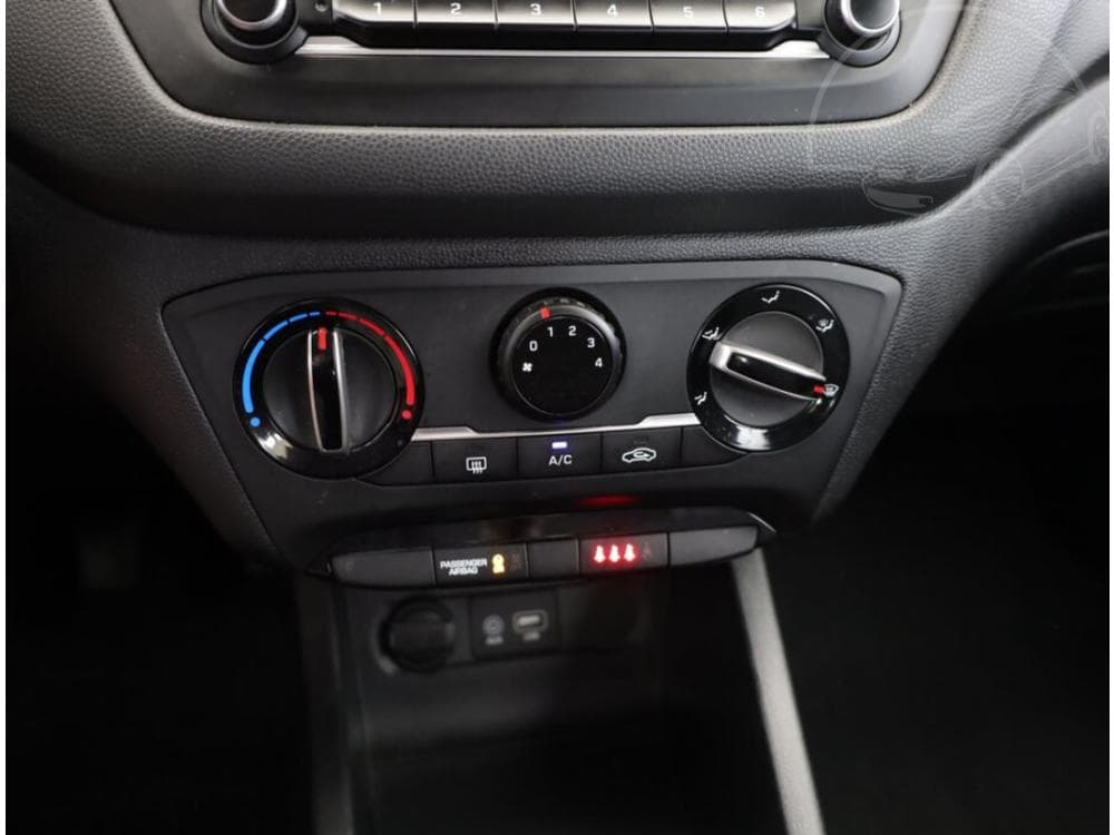 2020 Hyundai i20 - 10