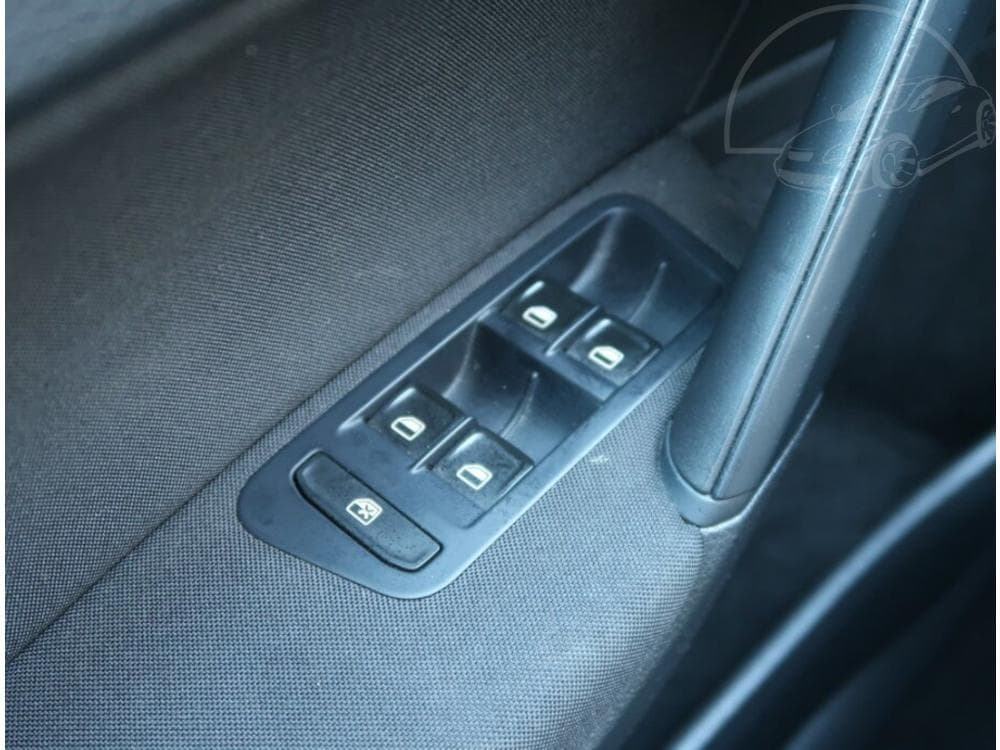 2013 Volkswagen GOLF - 25