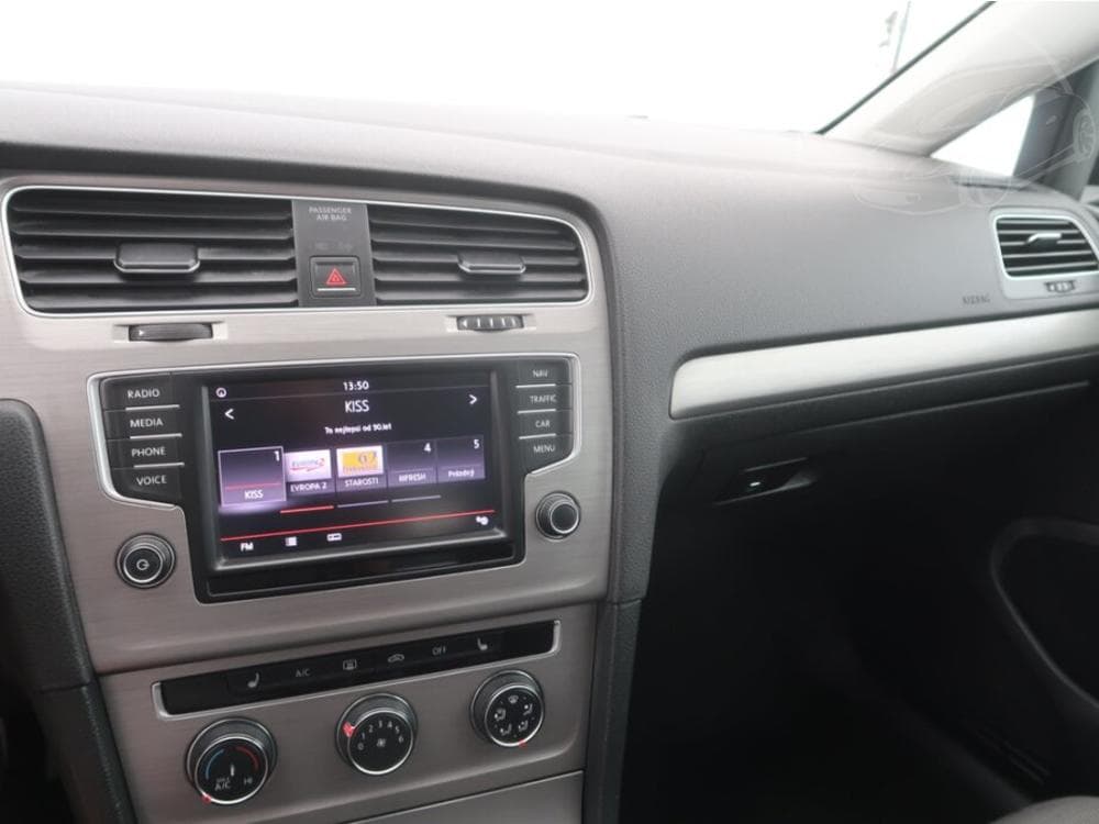 2016 Volkswagen GOLF - 23