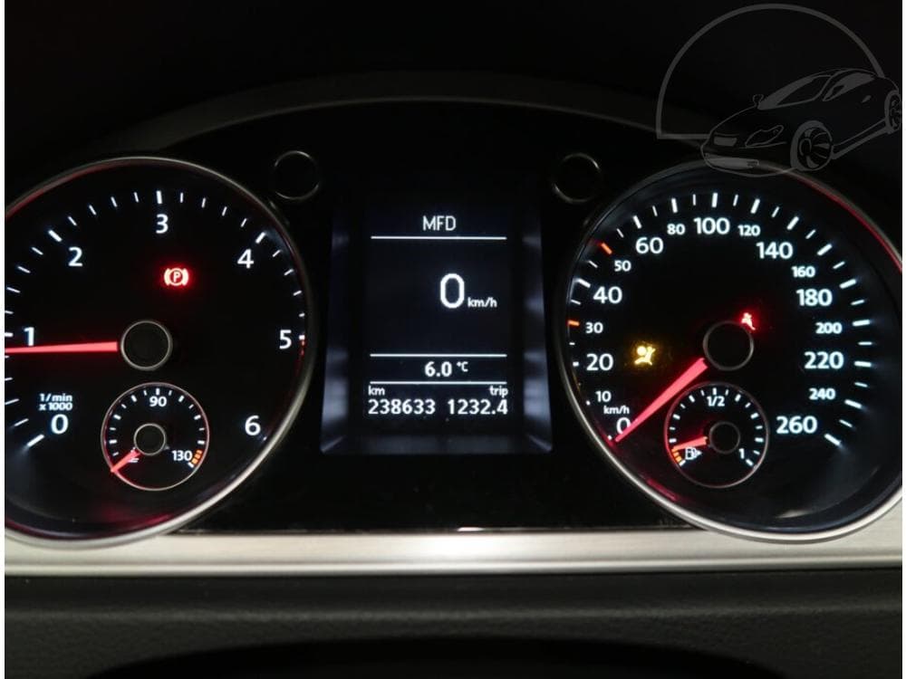 2011 Volkswagen PASSAT - 11