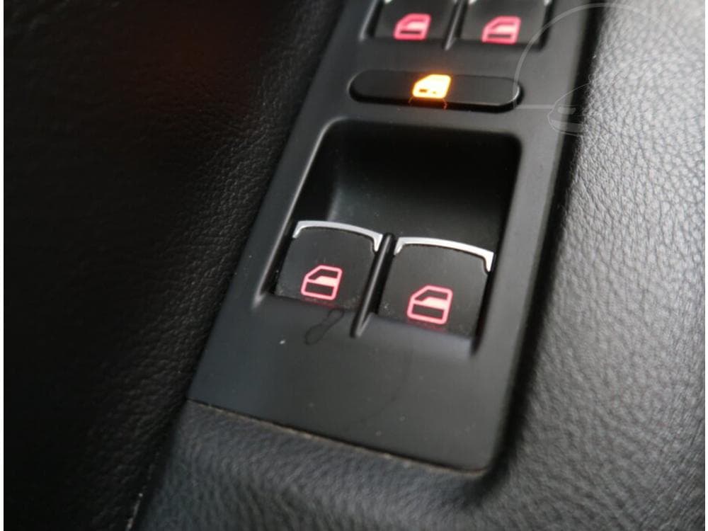 2011 Volkswagen PASSAT - 12