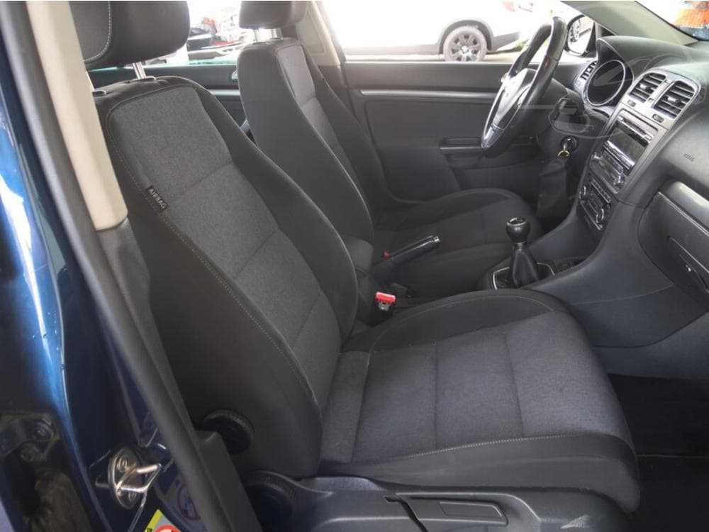 2011 Volkswagen GOLF - 9