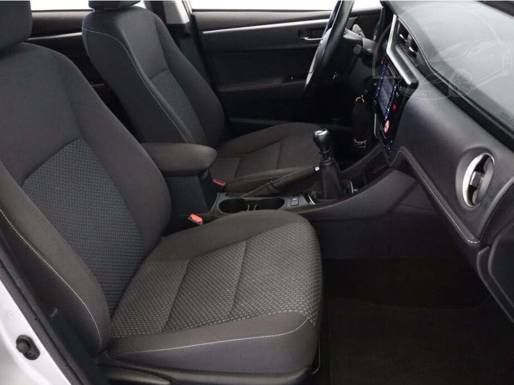 2017 Toyota COROLLA - 7