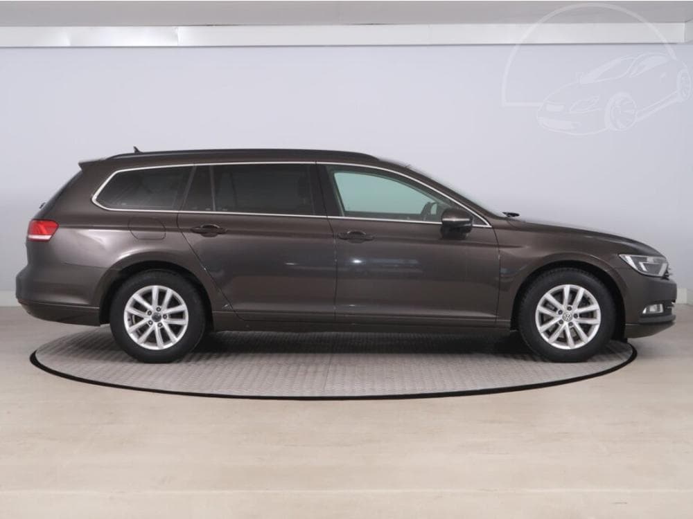 2016 Volkswagen PASSAT - 11