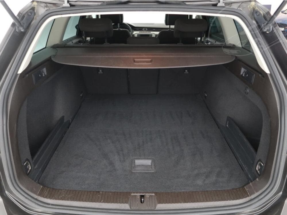 2016 Volkswagen PASSAT - 27