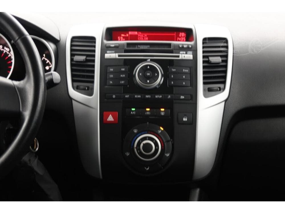 2010 Kia VENGA - 12