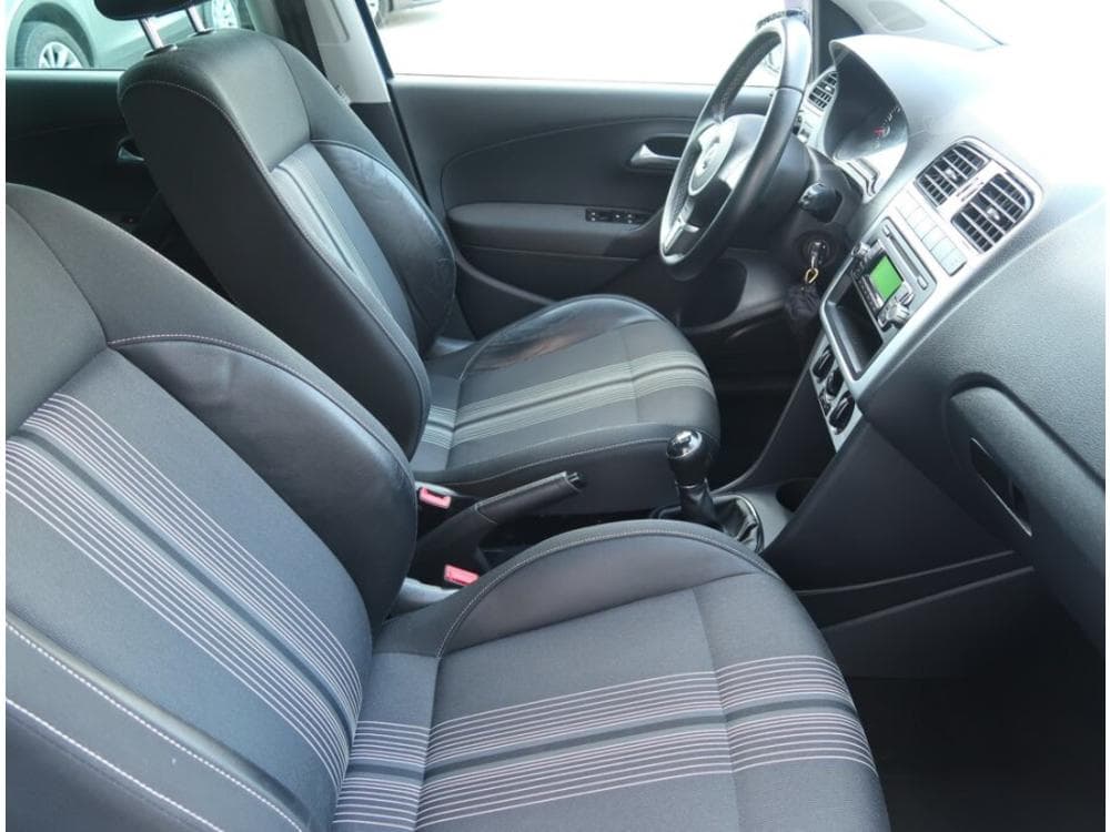 2012 Volkswagen POLO - 17