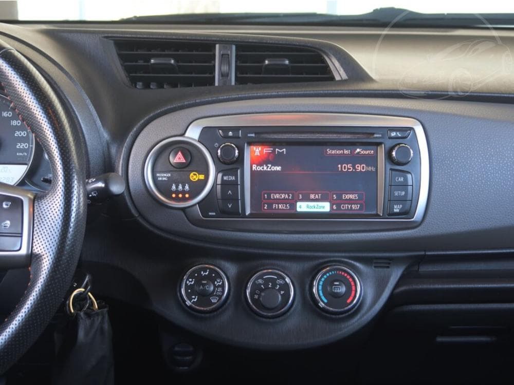 2012 Toyota YARIS - 12