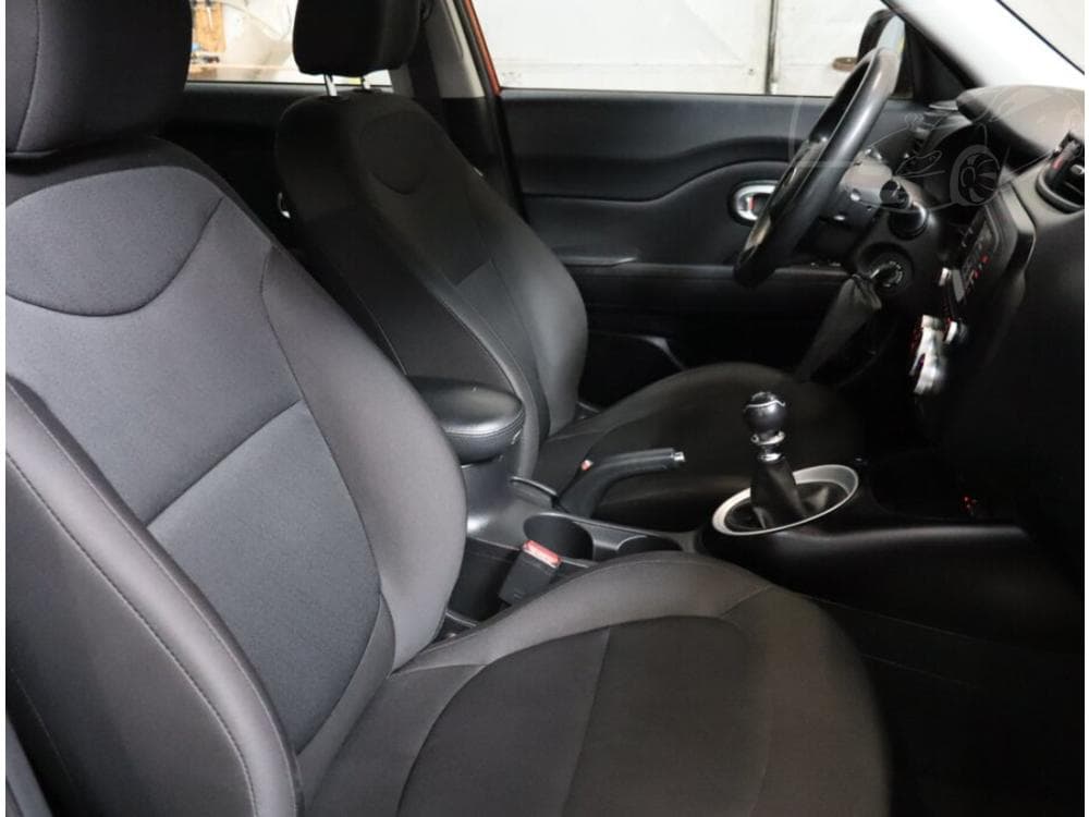 2016 Kia SOUL - 17