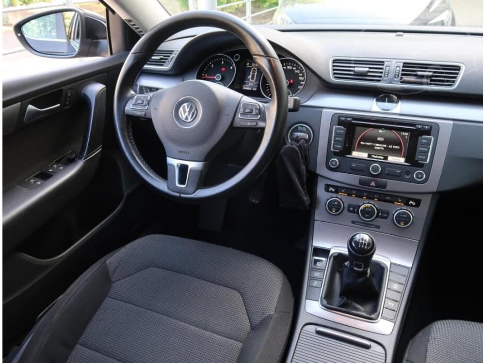 2013 Volkswagen PASSAT - 13