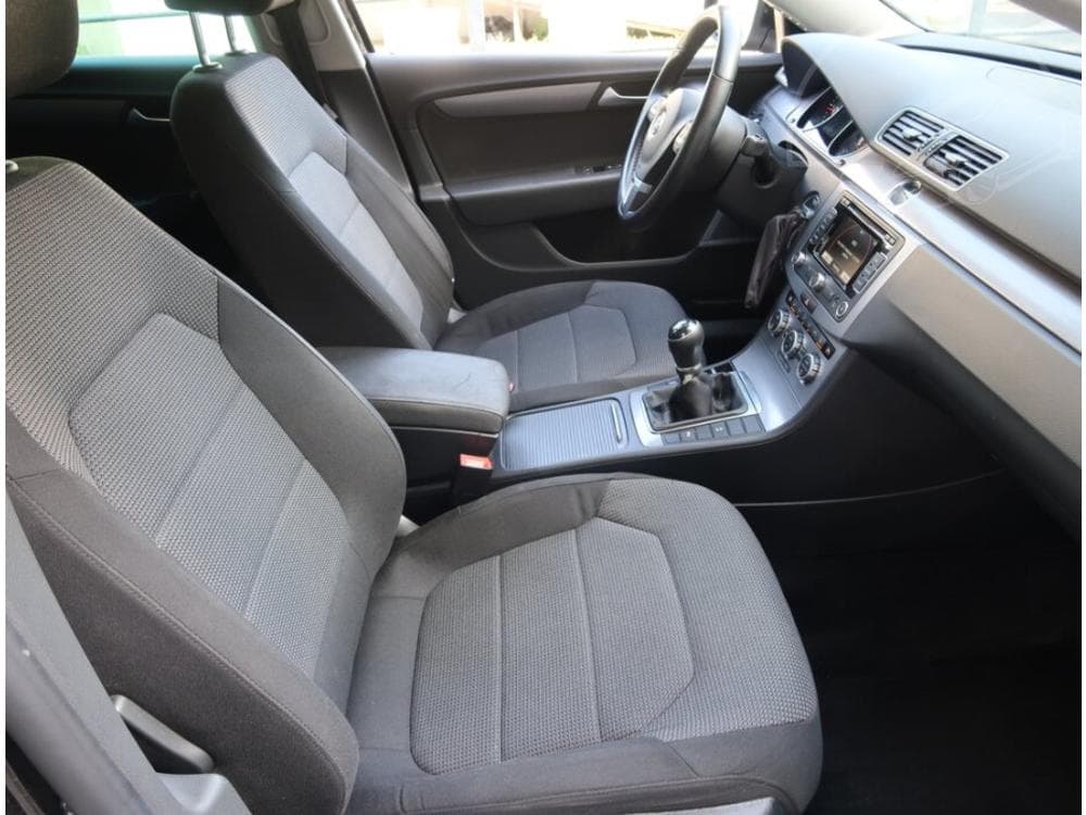 2013 Volkswagen PASSAT - 17