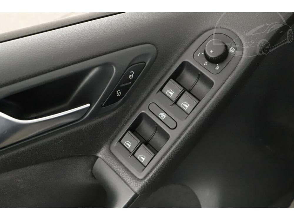 2012 Volkswagen GOLF - 11
