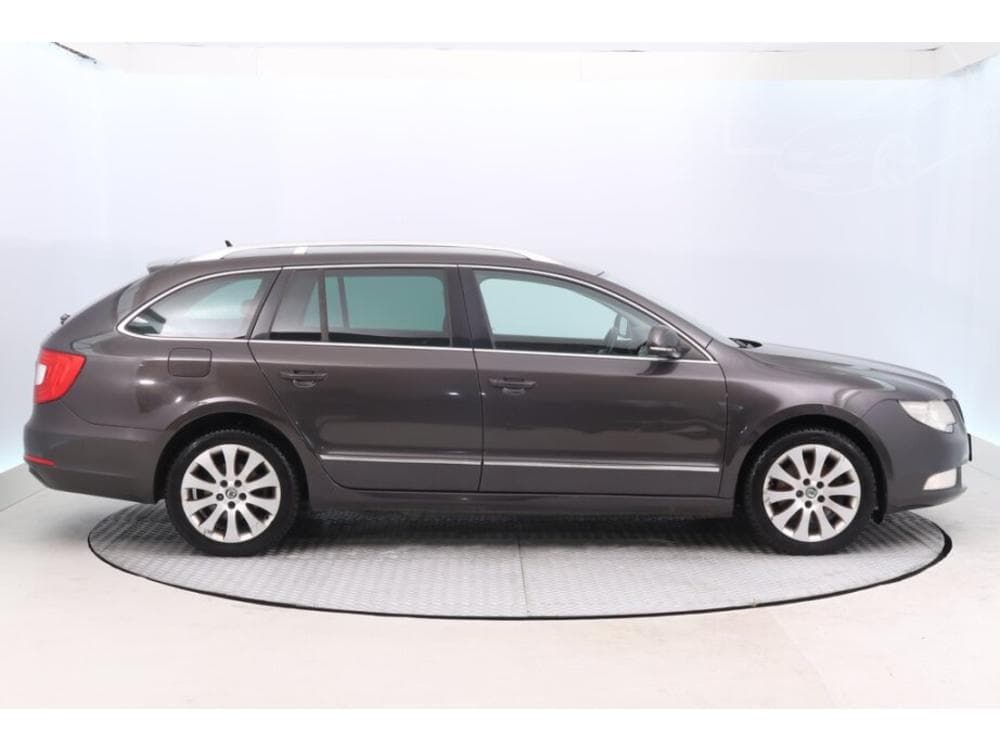 2010 Škoda SUPERB - 11