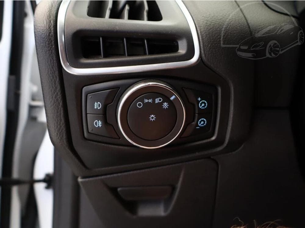 2011 Ford FOCUS - 25