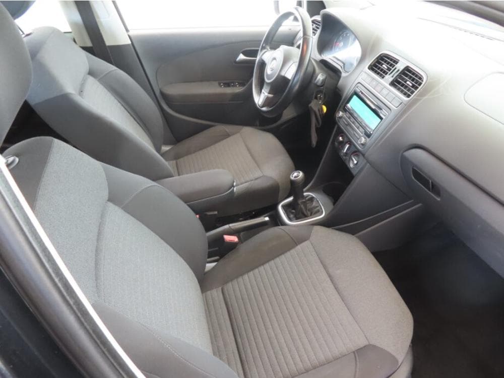 2013 Volkswagen POLO - 9